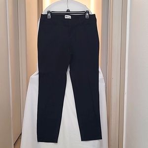 Black Capri like pants, very nice for work or play, ankle length